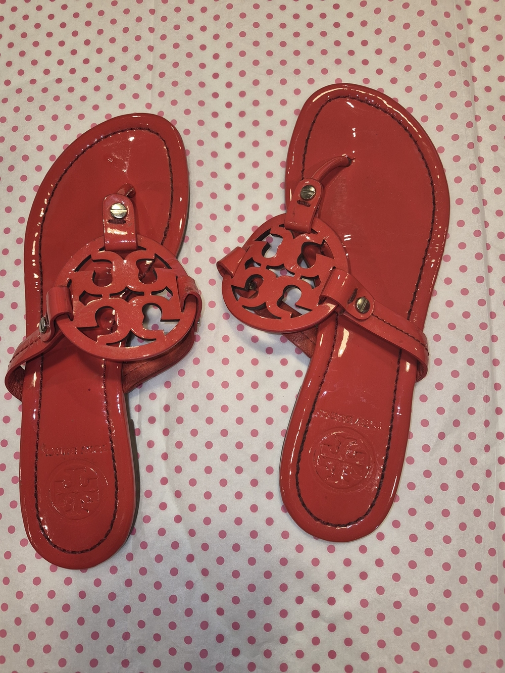 Michael Kors Girls' Red Patent Logo Cutout Thong Sandals 7.5